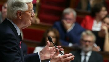 Jean-Pierre Robin: «Sans le crier sur les toits, Michel Barnier négocie un “tournant de la rigueur” comme en 1983»