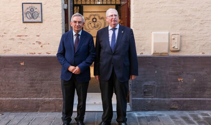 José Joaquín León: «Uno no puede empezar a escribir el pregón de Sevilla hasta que no se siente pregonero»