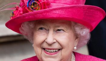 Late Queen's final moments laid bare by aide at her bedside 