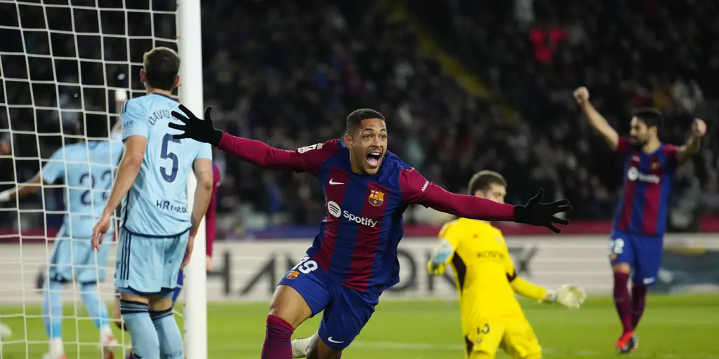 Los dos goles de Vitor Roque en el Barcelona, partiendo desde la izquierda