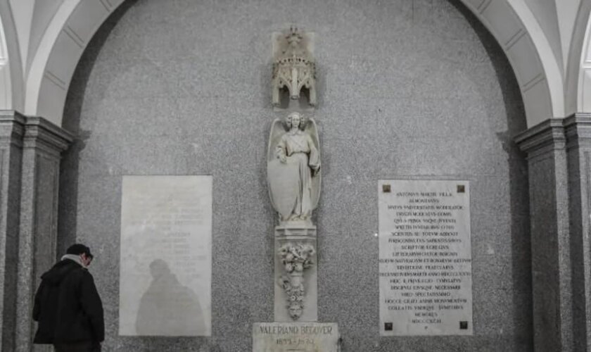 Los «otros» monumentos funerarios de Sevilla