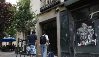 Los pisos turísticos absorben 46.000 viviendas en 12 meses, más que la cartera de los grandes caseros del alquiler