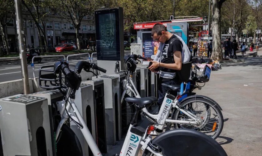 Madrid retira las bicicletas privadas de alquiler de la capital