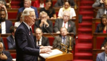 Michel Barnier présente sa feuille de route, entre prudence et compromis