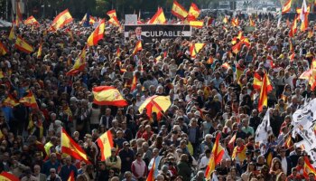 Miles de personas exigen en Madrid elecciones en una manifestación con PP y Vox: "El enemigo común es Sánchez"