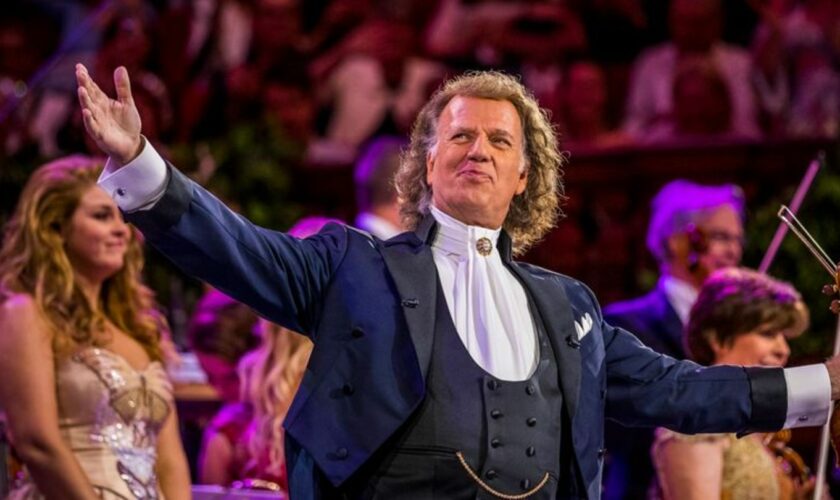 André Rieu gilt als Walzerkönig. (Archivbild) Foto: Marcel Van Hoorn/ André Rieu Productions./dpa