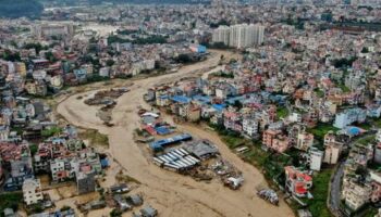 Nepal: Flut reißt Menschen, Häuser und Brücken mit