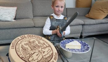 Six enfants de 6 à 8 ans vont « apporter un souffle nouveau » à la Confrérie des chevaliers du brie de Melun