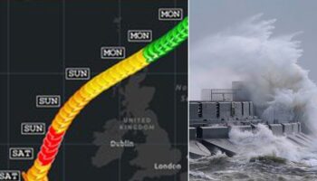 Storm Ashley forecast to become horror Category 3 cyclone - map shows Britain facing 110mph winds