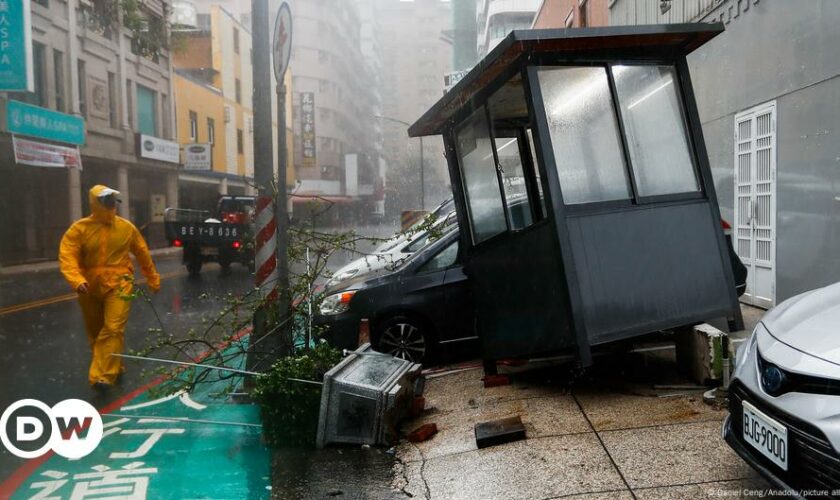 Taiwan: 'Weird' Typhoon Krathon lands on west coast