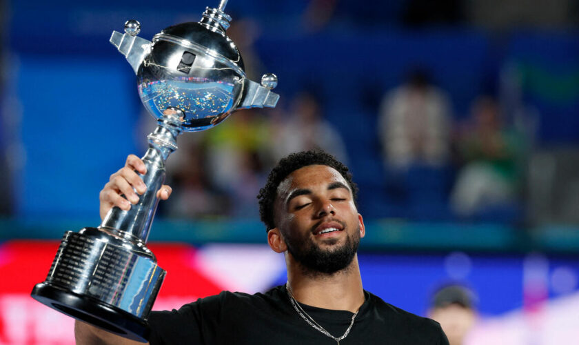 Tennis : la folle semaine d’Arthur Fils, vainqueur du plus beau titre de sa carrière à Tokyo