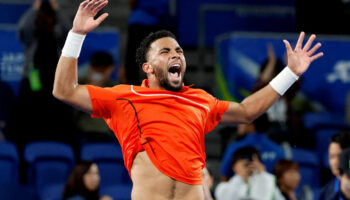 Tennis : la vidéo de la balle de match sensationnelle d’Arthur Fils face à Holger Rune à Tokyo