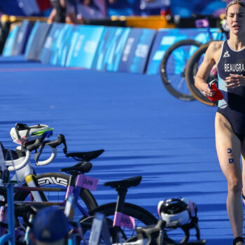 Triathlon : l’incroyable doublé de Cassandre Beaugrand, sacrée championne du monde après l’or olympique