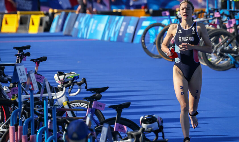 Triathlon : l’incroyable doublé de Cassandre Beaugrand, sacrée championne du monde après l’or olympique