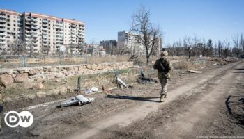 Ukraine updates: Russian forces press in on Vuhledar in east