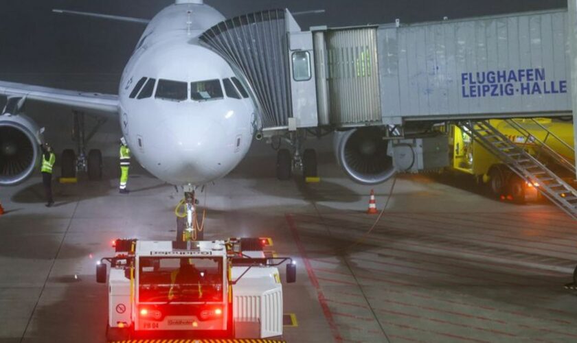 Warnstreik bei Lufthansa-Beschäftigten in Leipzig-Halle und Dresden - zahlreiche Flüge fallen aus. (Archivbild) Foto: Jan Woitas