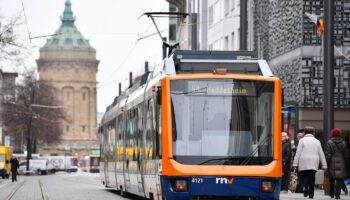 Polizei: Gleich zwei Straßenbahnunfälle in Mannheim