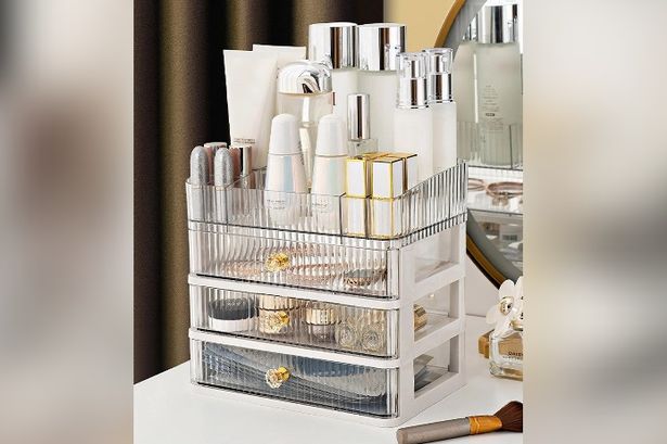 Debenhams reduces £60 makeup box to £16 that looks classy in any room