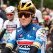 Remco Evenepoel percute une voiture à l’entraînement et est transporté à l’hôpital