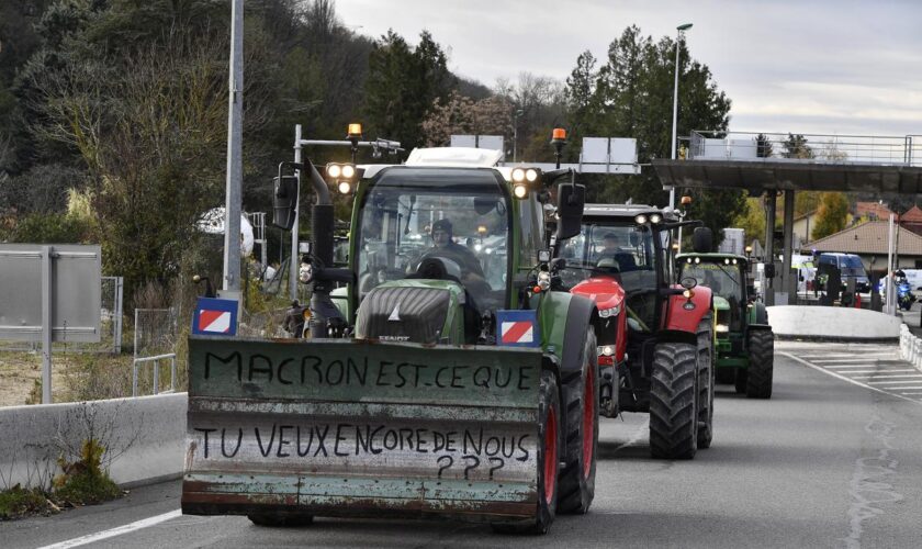 Agriculture, bâtiment, fonction publique… De nombreux secteurs alertent sur les conséquences d’une censure du gouvernement