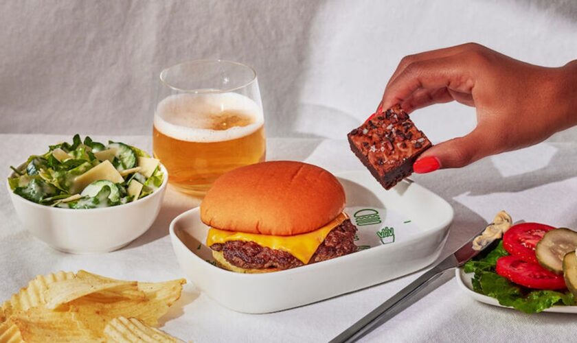 First-class Delta passenger tries newly launched Shake Shack meal served on flight, social media users react