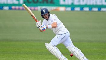 Ollie Pope keeps gloves with England unchanged for second Test against New Zealand