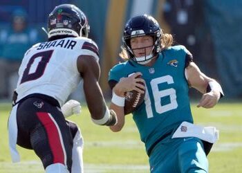 NFL: Brutaler Hit gegen Jaguars-Quarterback Trevor Lawrence sorgt für Empörung