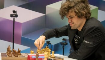 Le numéro un mondial d'échecs disqualifié du Championnat du Monde rapide et blitz pour port de jean