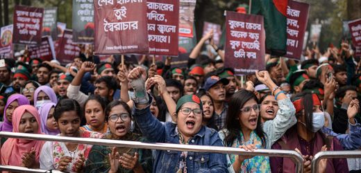 Bangladesch: Tausende fordern in Bangladesch Prozess für gestürzte Premierministerin Sheikh Hasina