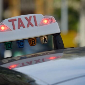 Lyon : manifestation inédite des chauffeurs de taxi, les habitants invités à rester chez eux