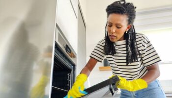 Simple tool cleans your oven ‘in minutes’ without any scrubbing