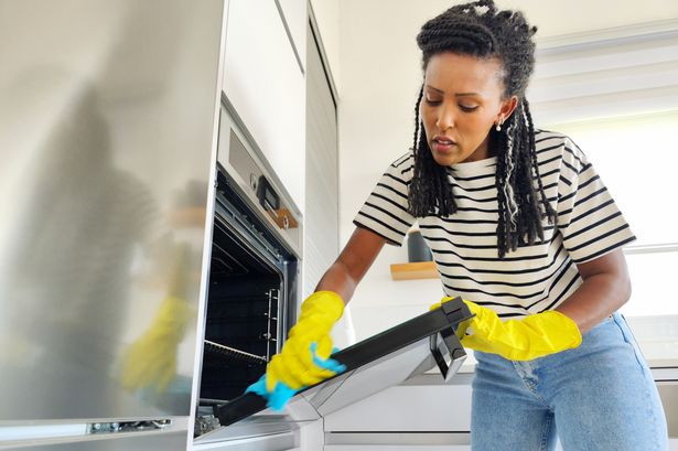 Simple tool cleans your oven ‘in minutes’ without any scrubbing