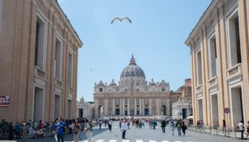 Le pape nomme pour la première fois une femme, Simona Brambilla, à la tête d’un « ministère » au Vatican