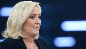 Marine Le Pen a appris la mort de son père brutalement, bien après Marion Maréchal et les journalistes