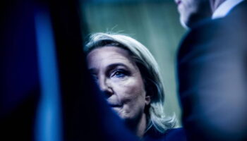 «Je ne me pardonnerai jamais» : Marine Le Pen regrette d’avoir expulsé Jean-Marie Le Pen du RN en 2015