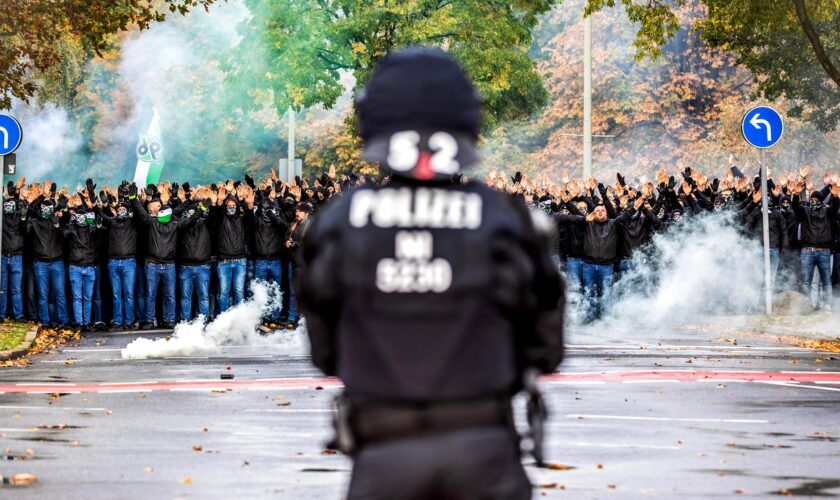 Fußball: DFL scheitert mit Beschwerde gegen Polizeigebühren