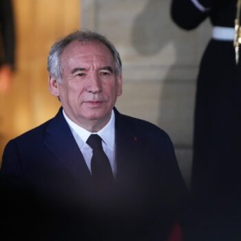 Après une séance d’hypnose, François Bayrou découvre qu’il était un yaourt dans une vie antérieure