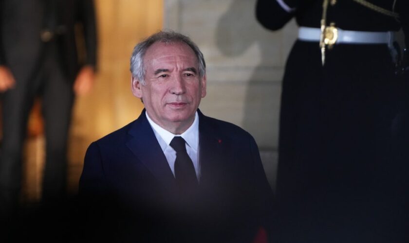 Après une séance d’hypnose, François Bayrou découvre qu’il était un yaourt dans une vie antérieure