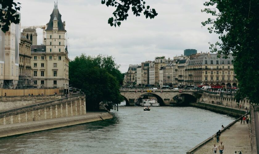 En hommage à Jean-Marie Le Pen, CNews jettera tous ses chroniqueurs d’origine algérienne dans la Seine